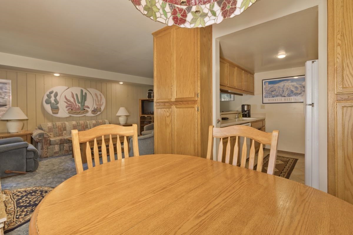 244 Lakeview Boulevard, Unit 149 Mammoth Lakes, CA 93546 - Photo 17 of 29 View of dining room