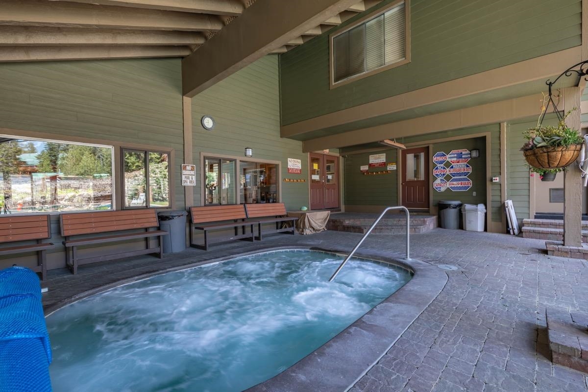 244 Lakeview Boulevard, Unit 149 Mammoth Lakes, CA 93546 - Photo 27 of 29 View of pool with a hot tub