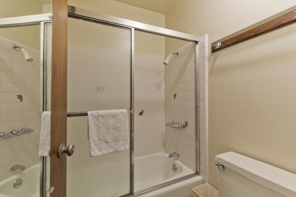 244 Lakeview Boulevard, Unit 149 Mammoth Lakes, CA 93546 - Photo 10 of 29 Full bathroom featuring shower / bath combination with glass door and toilet