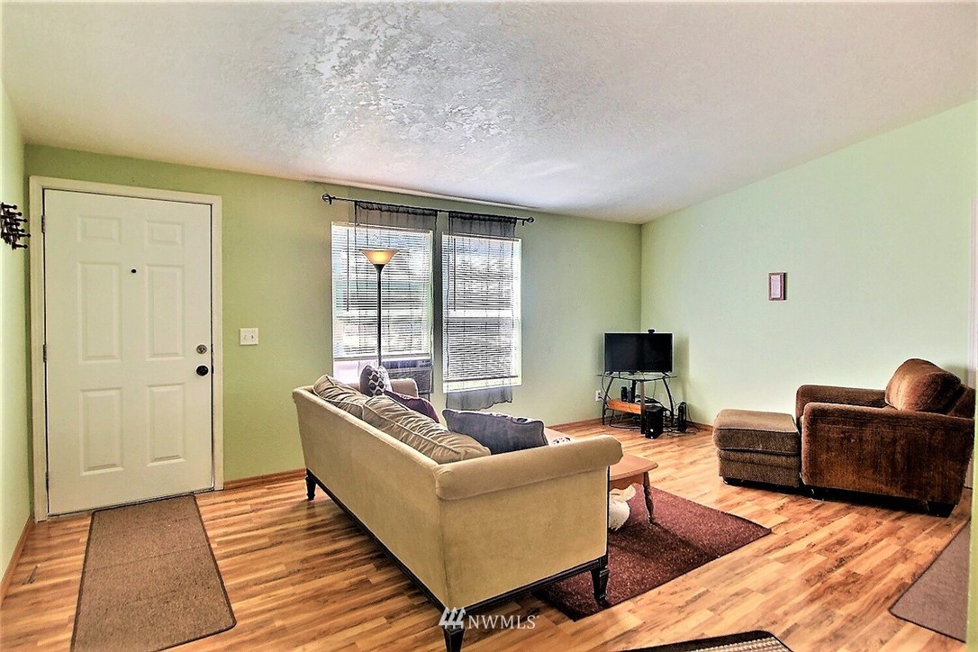 10348 Grove Road Southeast Yelm, WA 98597 - Photo 4 of 20 Gallery Image 4
