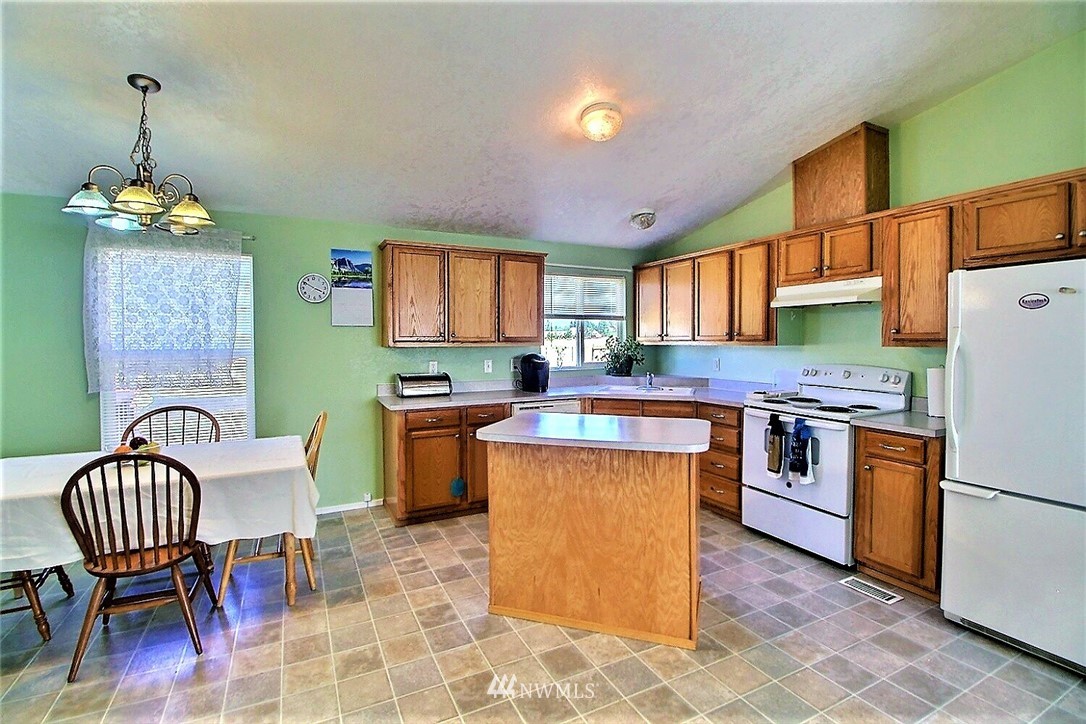 10348 Grove Road Southeast Yelm, WA 98597 - Photo 6 of 20 Gallery Image 6