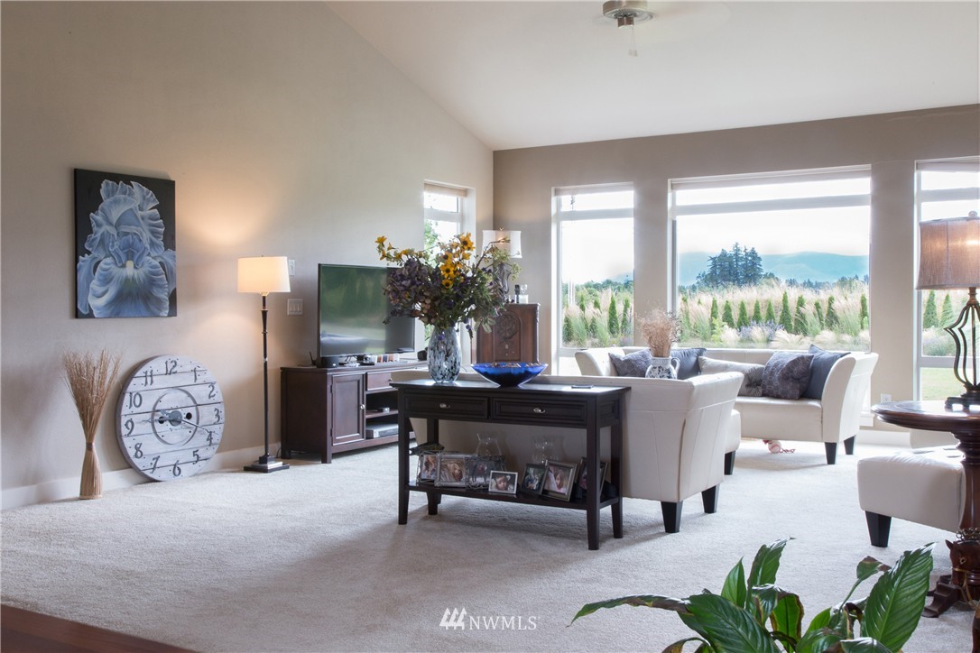 888 East Hemmi Road Bellingham, WA 98226 - Photo 4 of 25