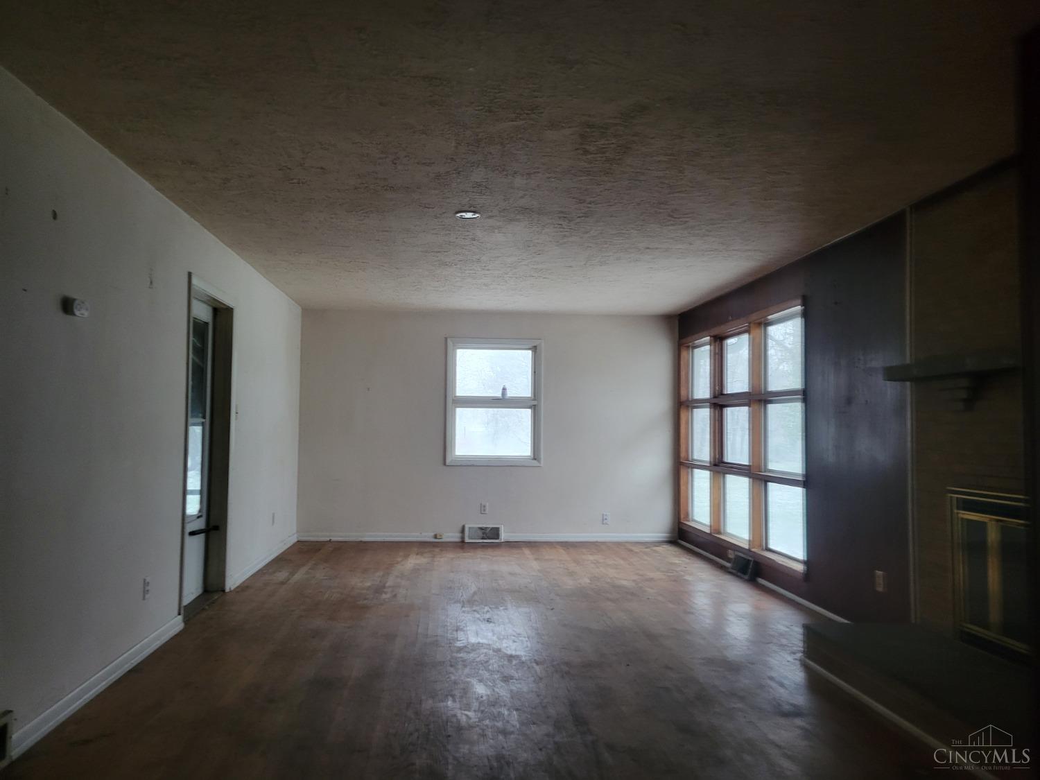 1950 Gephart Road Hamilton, OH 45011 - Photo 3 of 15 Gallery Image 3