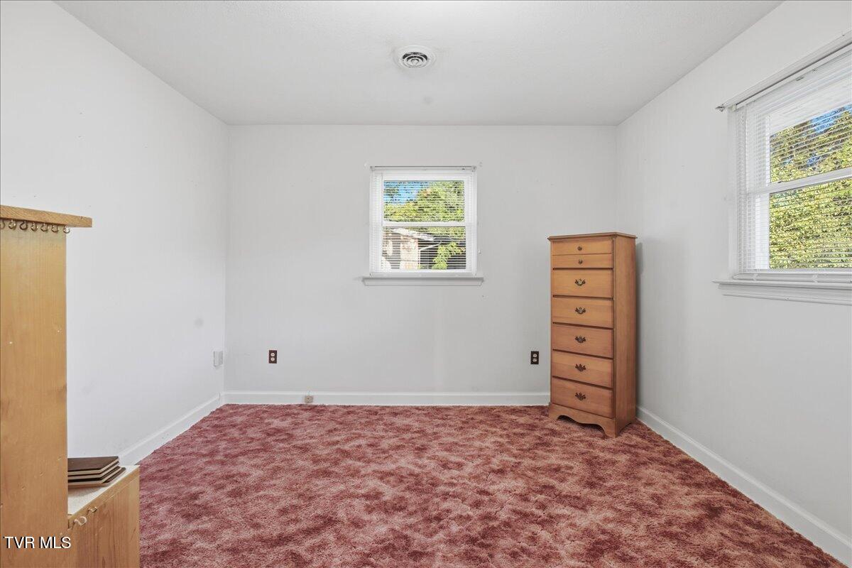 203 Hemlock Road Bristol, TN 37620 - Photo 17 of 34 12-DSC07471