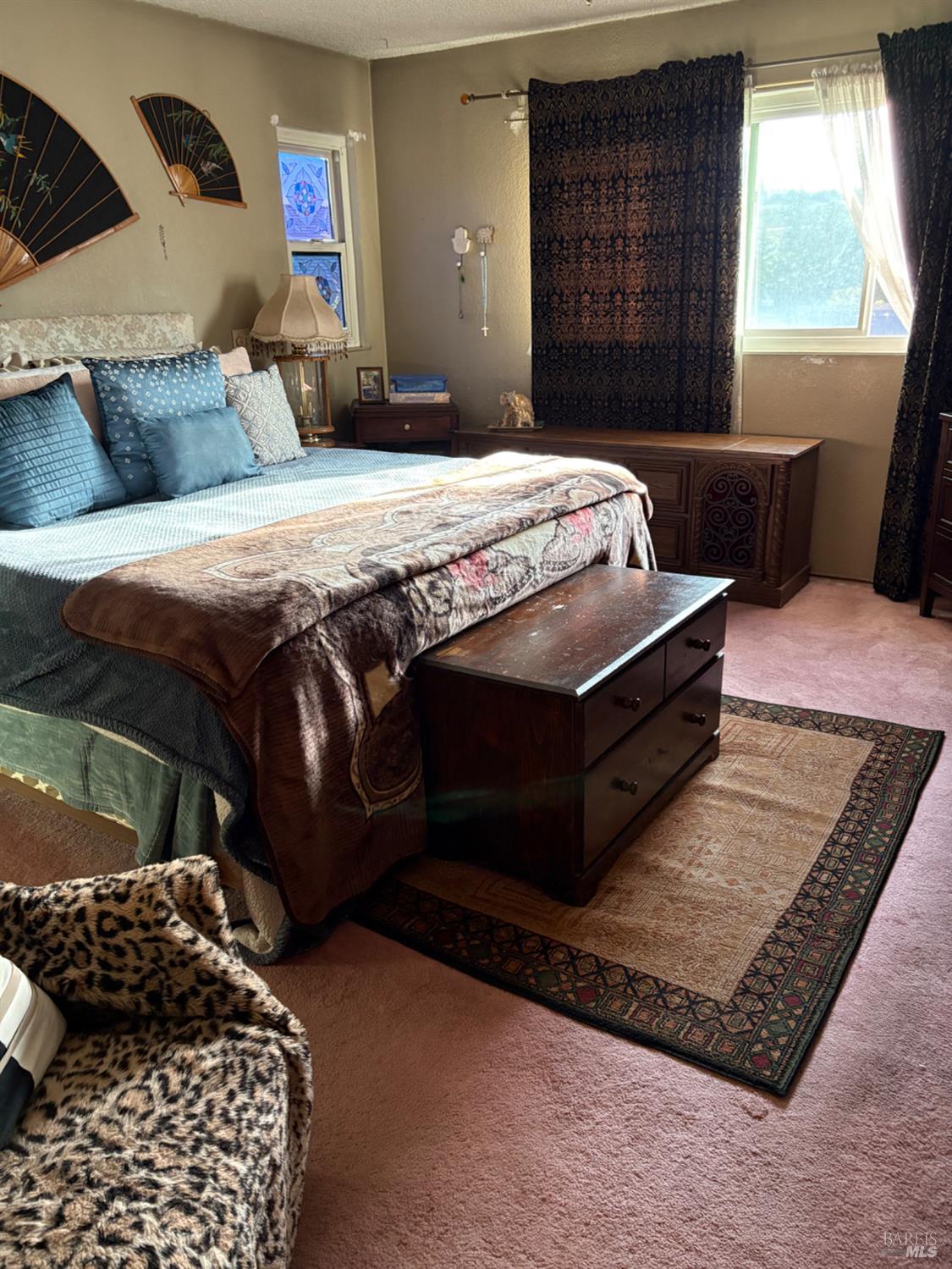 118 Hydrangea Court Vallejo, CA 94591 - Photo 2 of 6 a bedroom with a bed lamp and a window