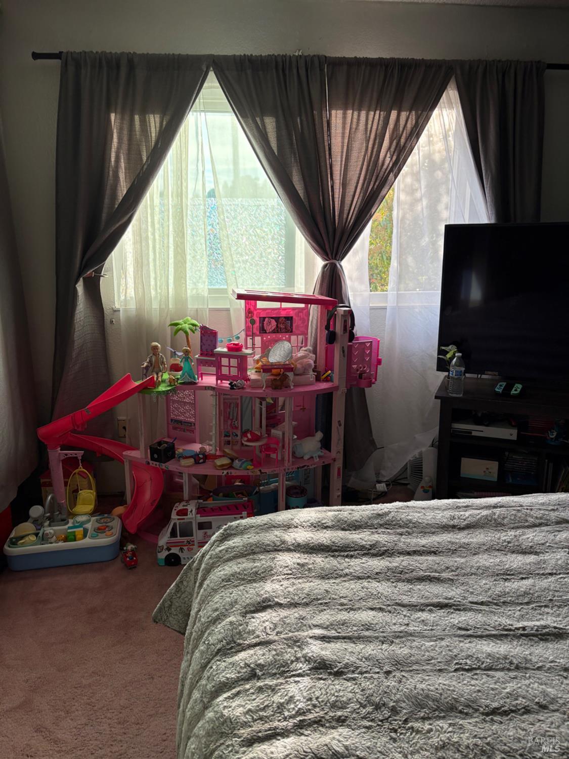 118 Hydrangea Court Vallejo, CA 94591 - Photo 5 of 6 a bed room with a bed and a television