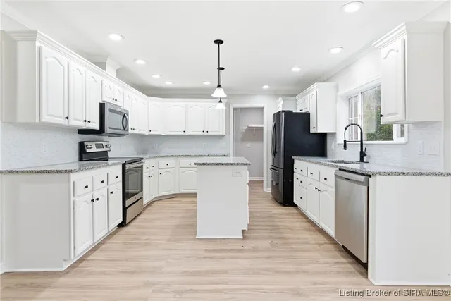 $289,900 | 7103 Poplar Drive, Charlestown, IN 47111