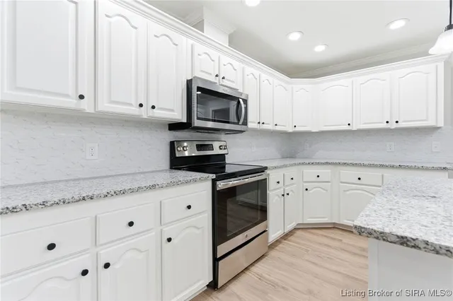 $289,900 | 7103 Poplar Drive, Charlestown, IN 47111