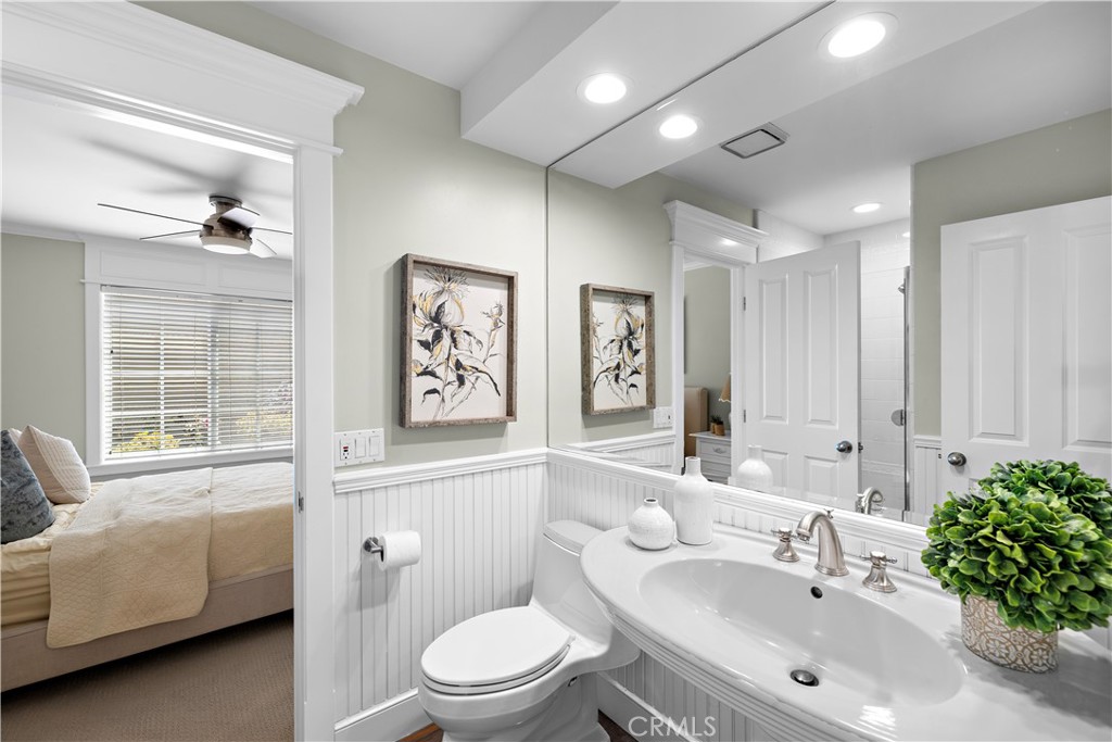 21 Emerald Irvine, CA 92614 - Photo 18 of 56 Guestroom Bath