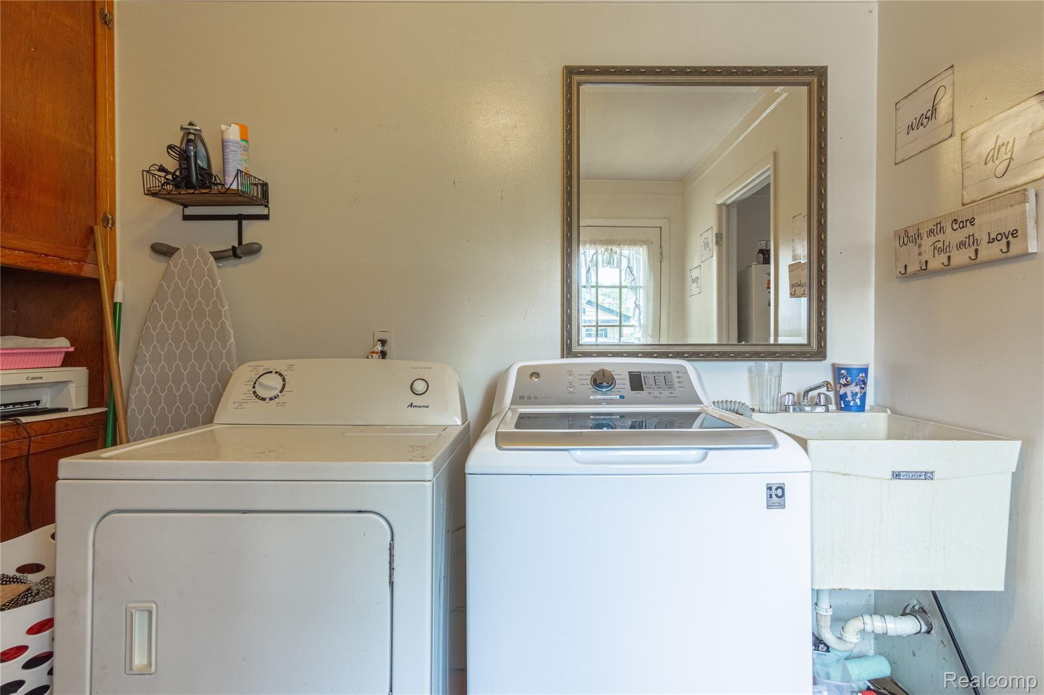 4801 Auburn Road Utica, MI 48317 - Photo 28 of 35 Interiors (16 of 24).jpg