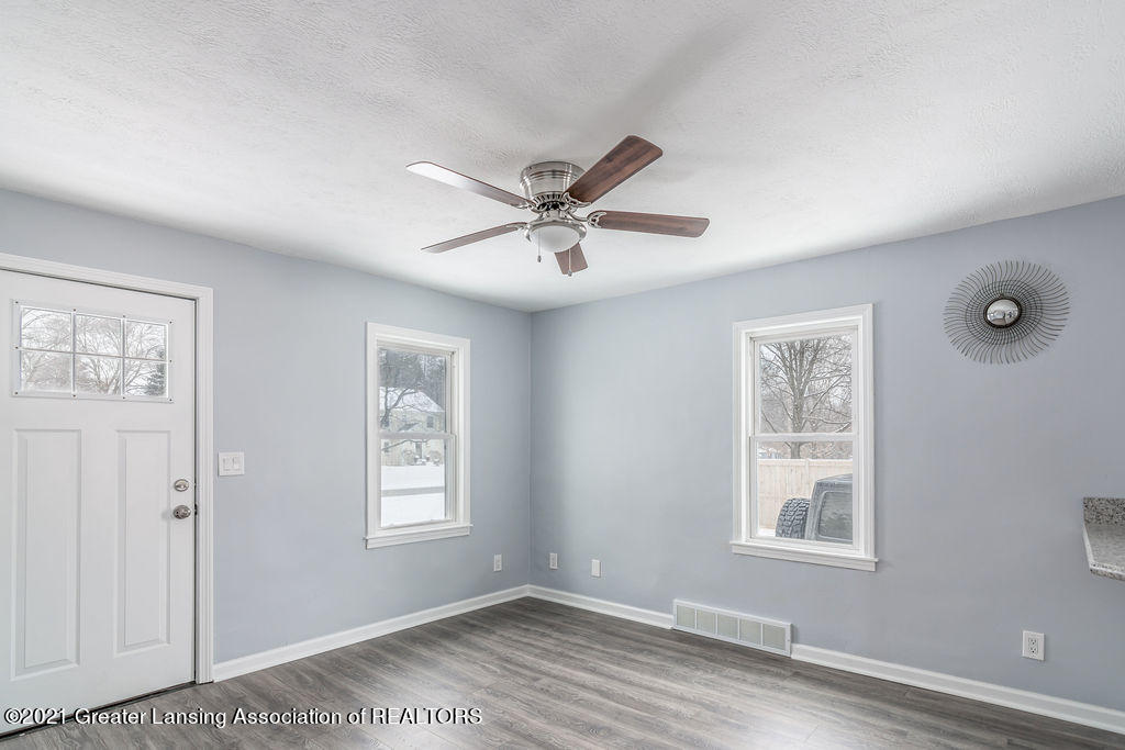 225 Clement Road Lansing, MI 48917 - Photo 11 of 23 DSC_8520-Edit