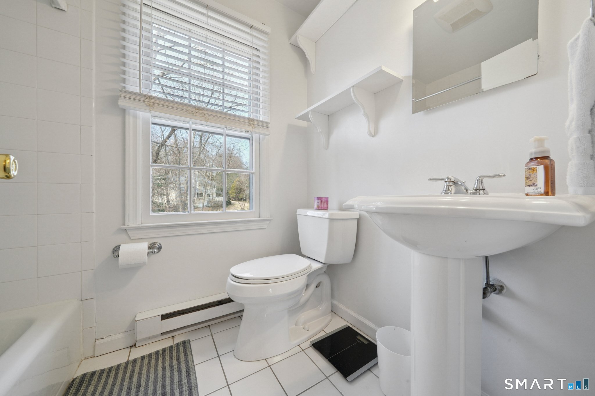 84 Parade Hill Road, Unit 84 New Canaan, CT 06840 - Photo 18 of 24 Upstairs Full Bath