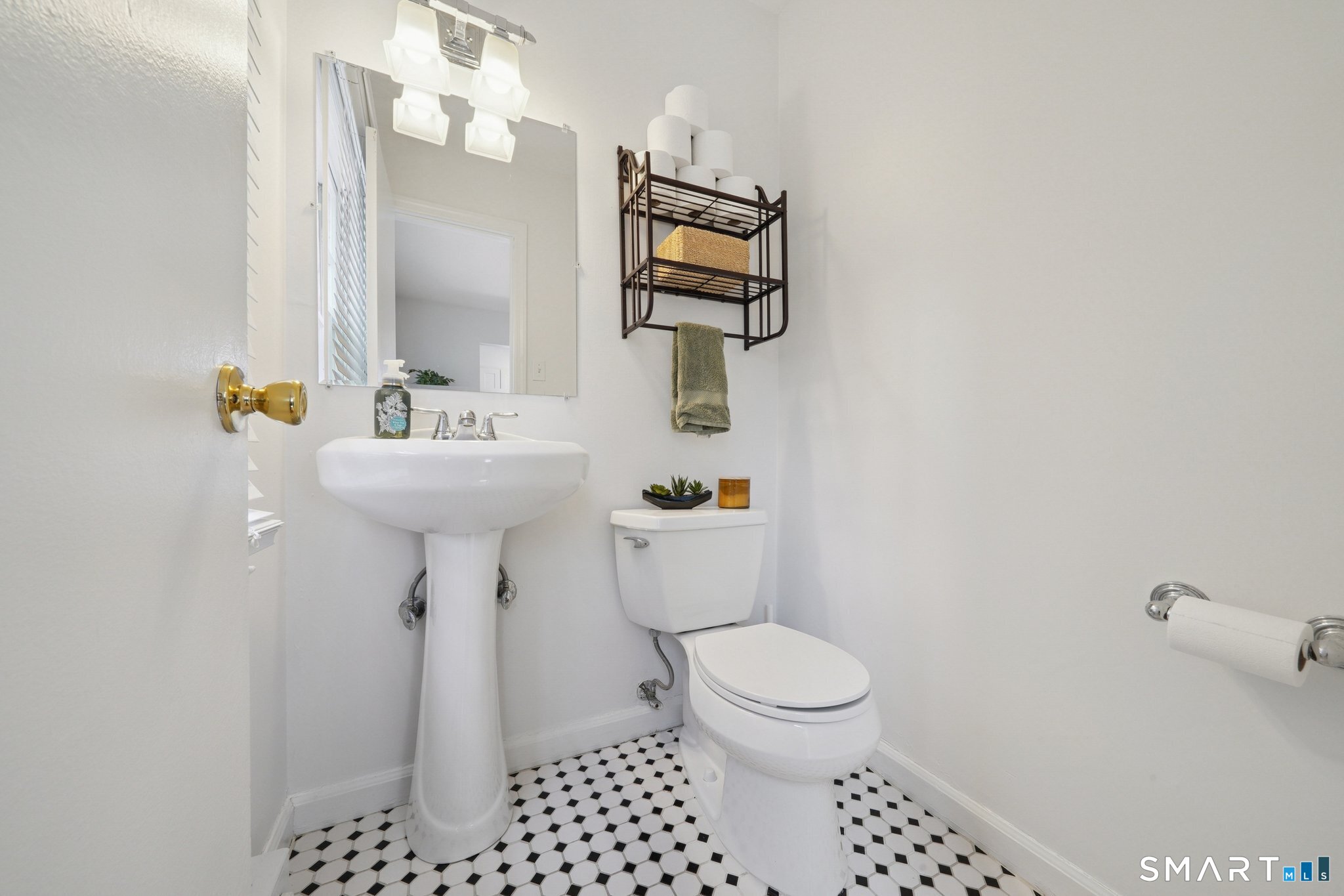 84 Parade Hill Road, Unit 84 New Canaan, CT 06840 - Photo 10 of 24