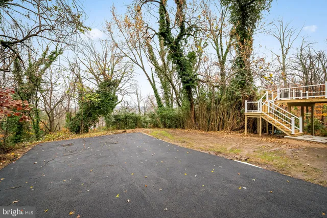 a house view with a outdoor space