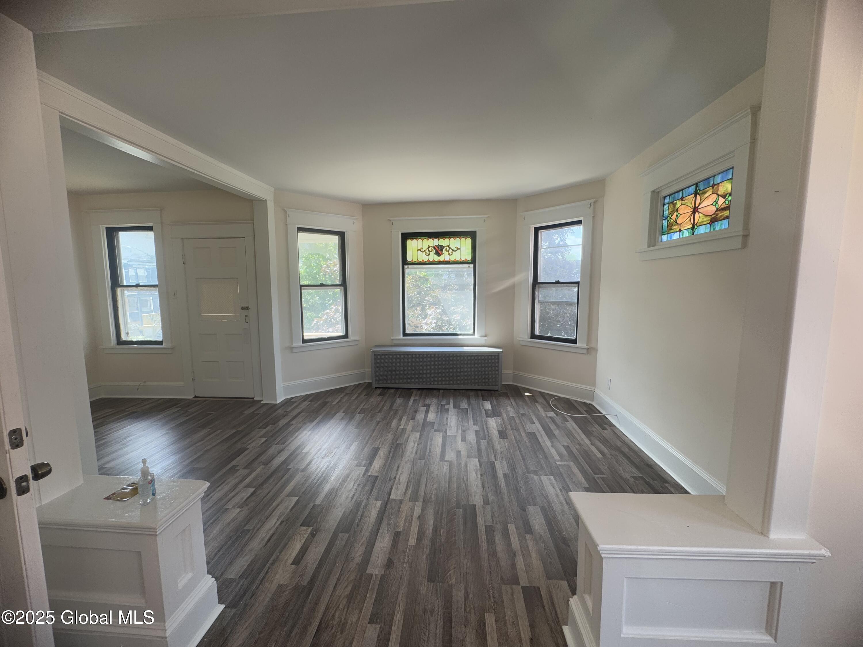 1007 Forest Road Schenectady, NY 12303 - Photo 3 of 22 Living Room