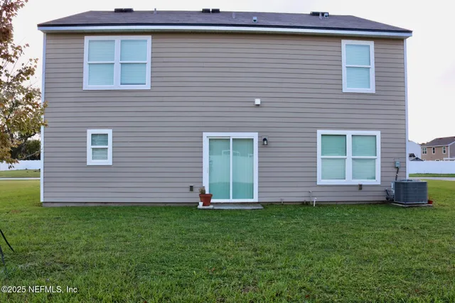 a view of a house with a backyard