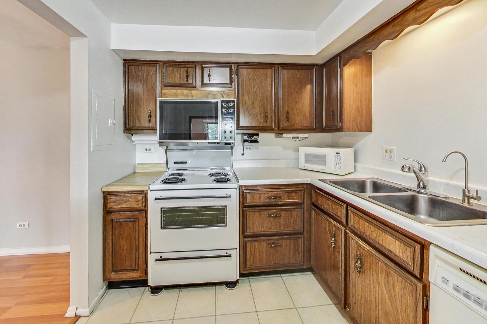 960 South River Road, Unit 309 Des Plaines, IL 60016 - Photo 14 of 28 Gallery Image 14