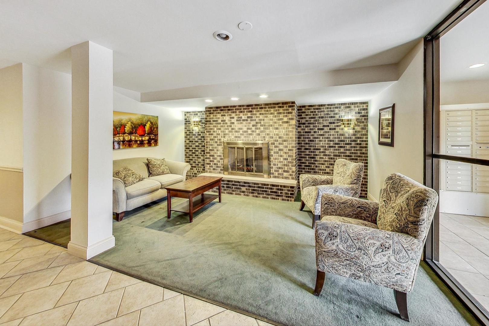 960 South River Road, Unit 309 Des Plaines, IL 60016 - Photo 3 of 28 Gallery Image 3