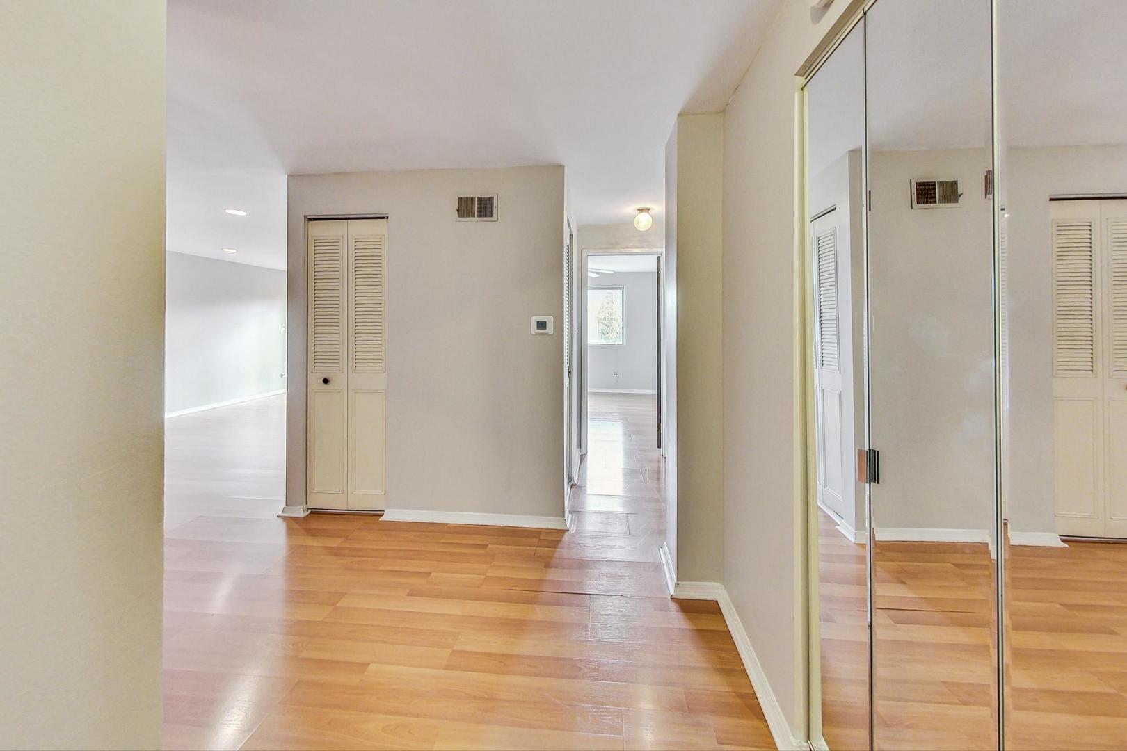 960 South River Road, Unit 309 Des Plaines, IL 60016 - Photo 5 of 28 Gallery Image 5