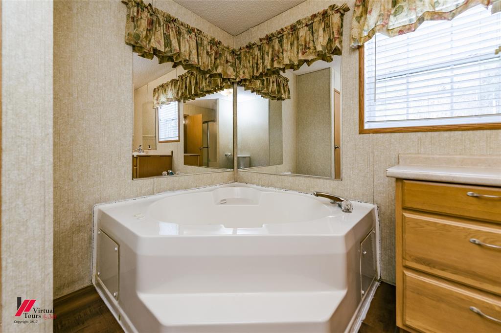 259 Kings Circle Grand Cane, LA 71032 - Photo 25 of 38 a bathroom with a bathtub and a sink