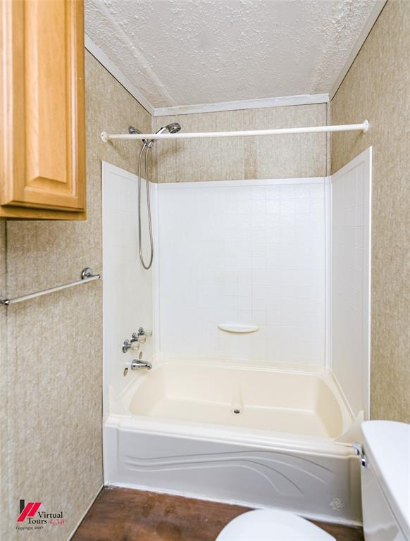 259 Kings Circle Grand Cane, LA 71032 - Photo 31 of 38 a bathroom with a shower and a bath tub
