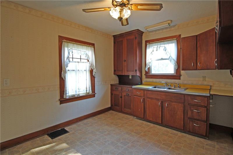 345 Brush Creek Road Irwin, PA 15642 - Photo 11 of 25 Gallery Image 11