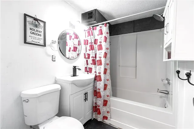 $210,000 | 6500 Metcalf Avenue, Mission, KS 66202