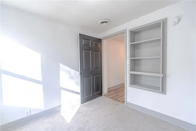 $210,000 | 6500 Metcalf Avenue, Mission, KS 66202