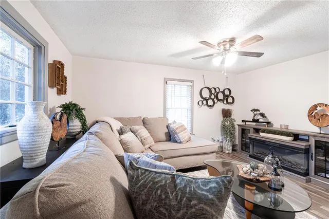 $210,000 | 6500 Metcalf Avenue, Mission, KS 66202