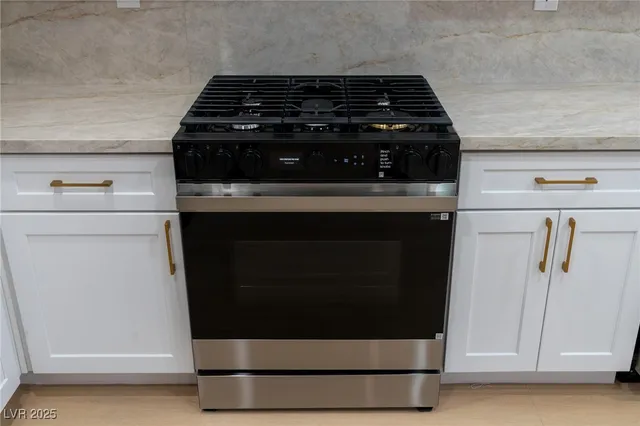 $2,800 | 504 Lacabana Beach Drive, Las Vegas, NV 89138