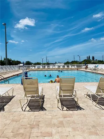 $1,850 | 2305 Bay Drive, Bradenton, FL 34207