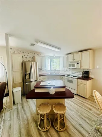 $1,850 | 2305 Bay Drive, Bradenton, FL 34207