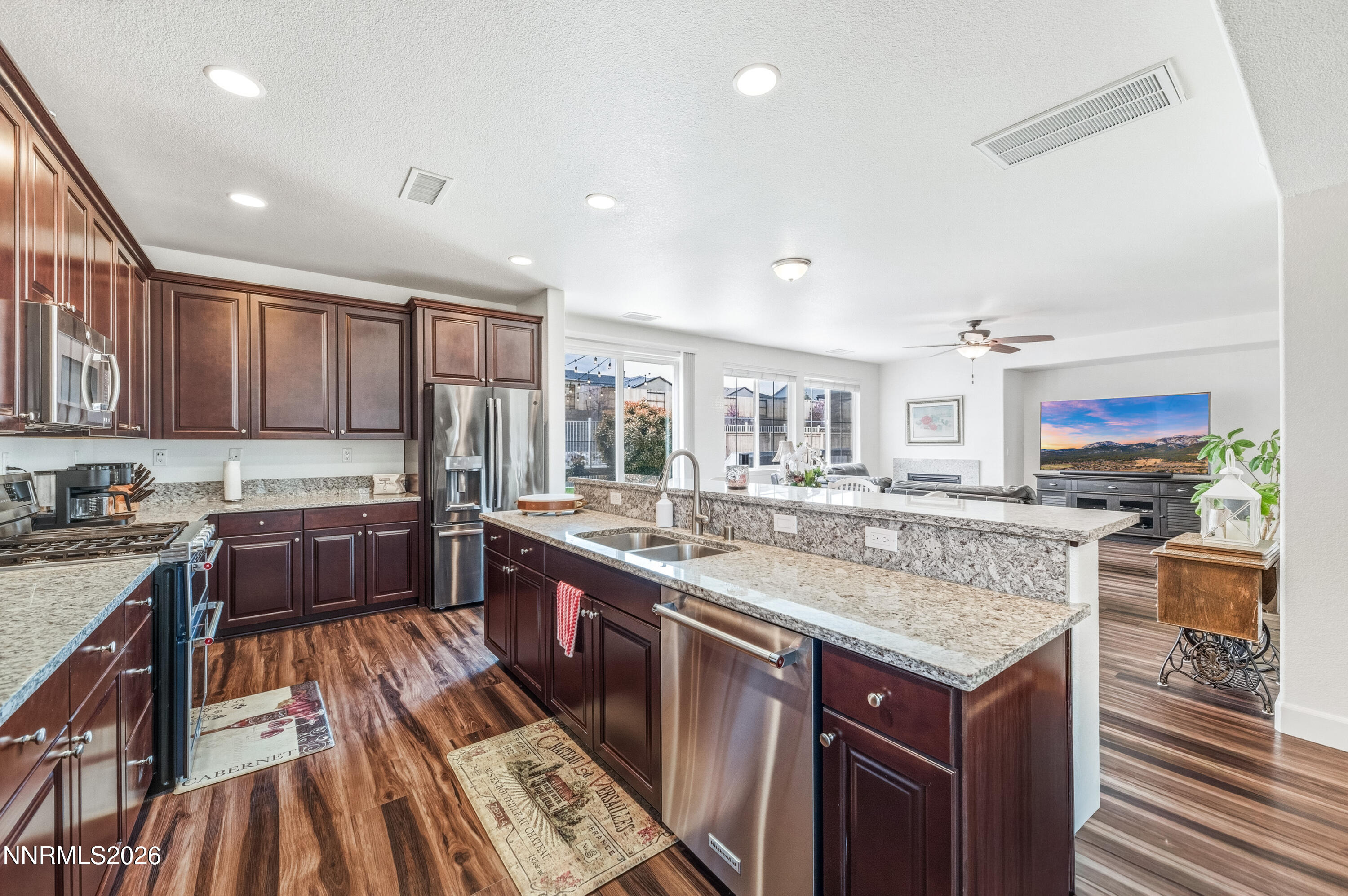 2084 Whitecliff Drive Reno, NV 89521 - Photo 5 of 25 WCN-1004