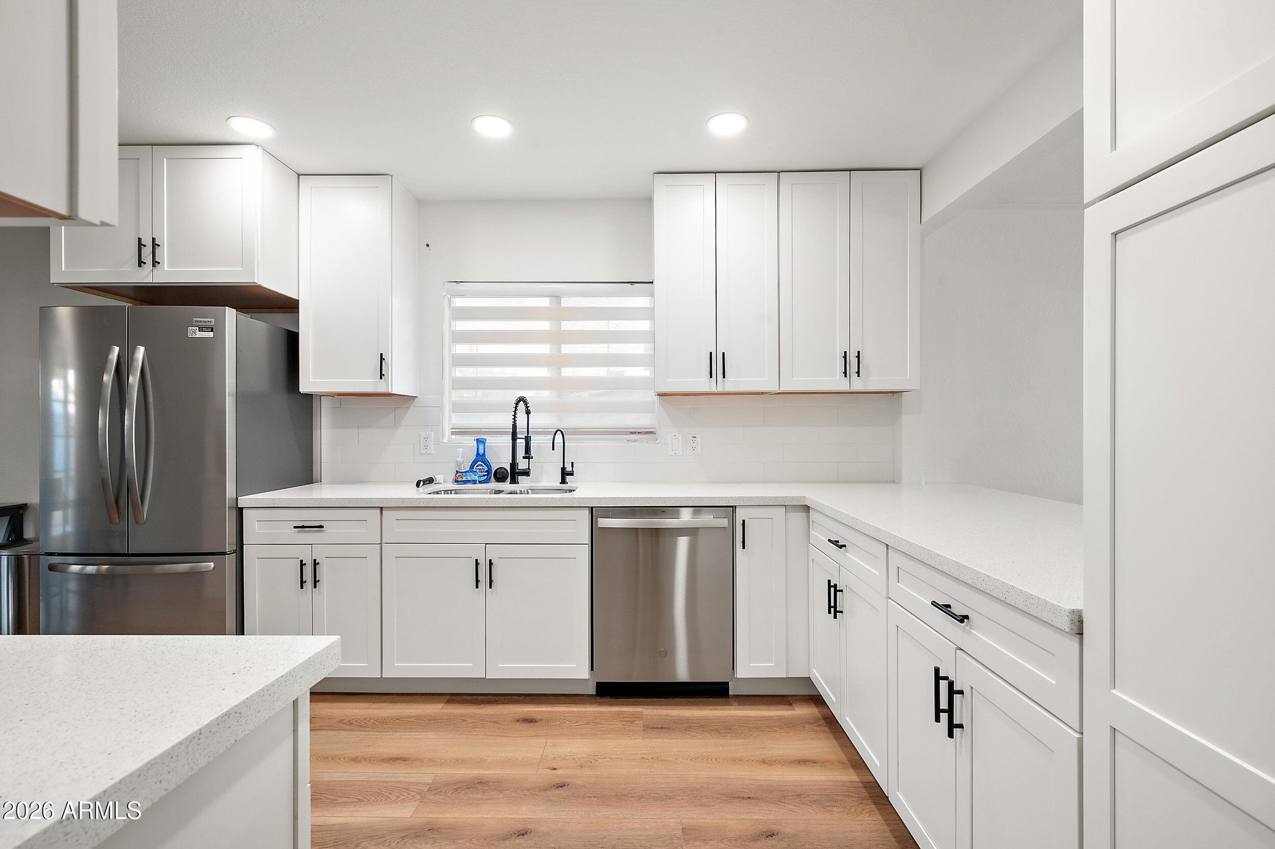 3911 North 13th Way Phoenix, AZ 85014 - Photo 3 of 34 20_lr-19