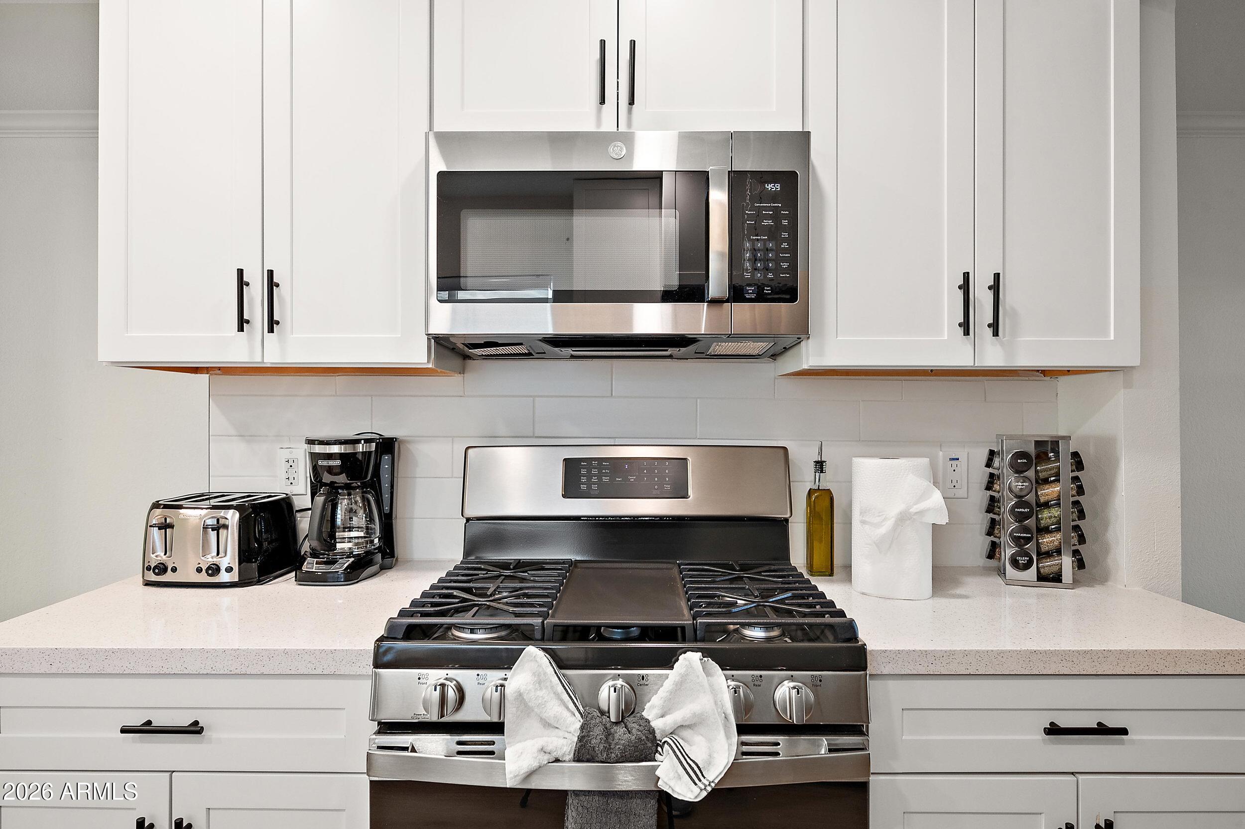 3911 North 13th Way Phoenix, AZ 85014 - Photo 6 of 34 22_lr-21