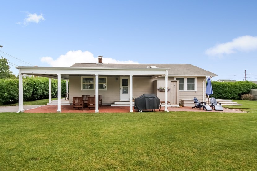 33 Sylvan Road Narragansett, RI 02882 - Photo 3 of 40