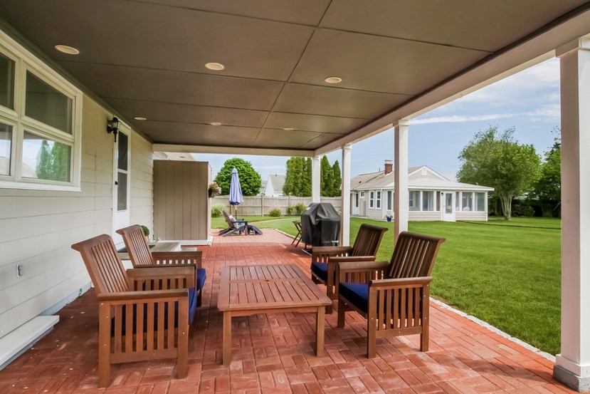 33 Sylvan Road Narragansett, RI 02882 - Photo 4 of 40