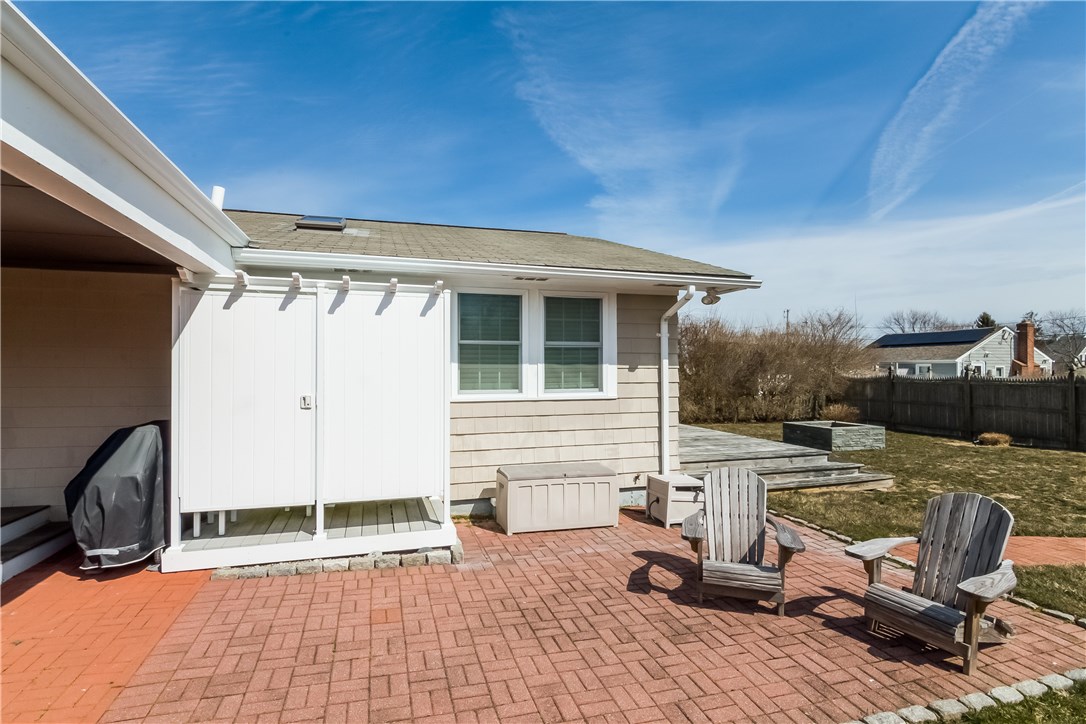 33 Sylvan Road Narragansett, RI 02882 - Photo 5 of 40
