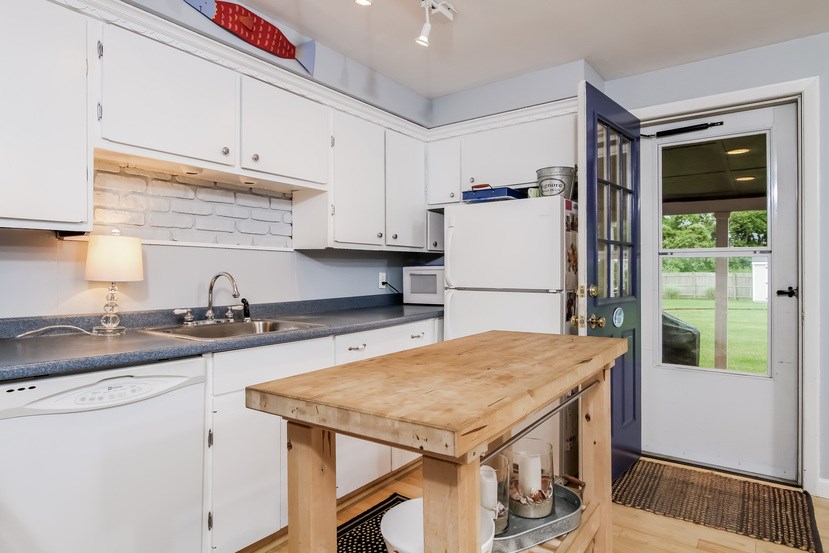 33 Sylvan Road Narragansett, RI 02882 - Photo 8 of 40