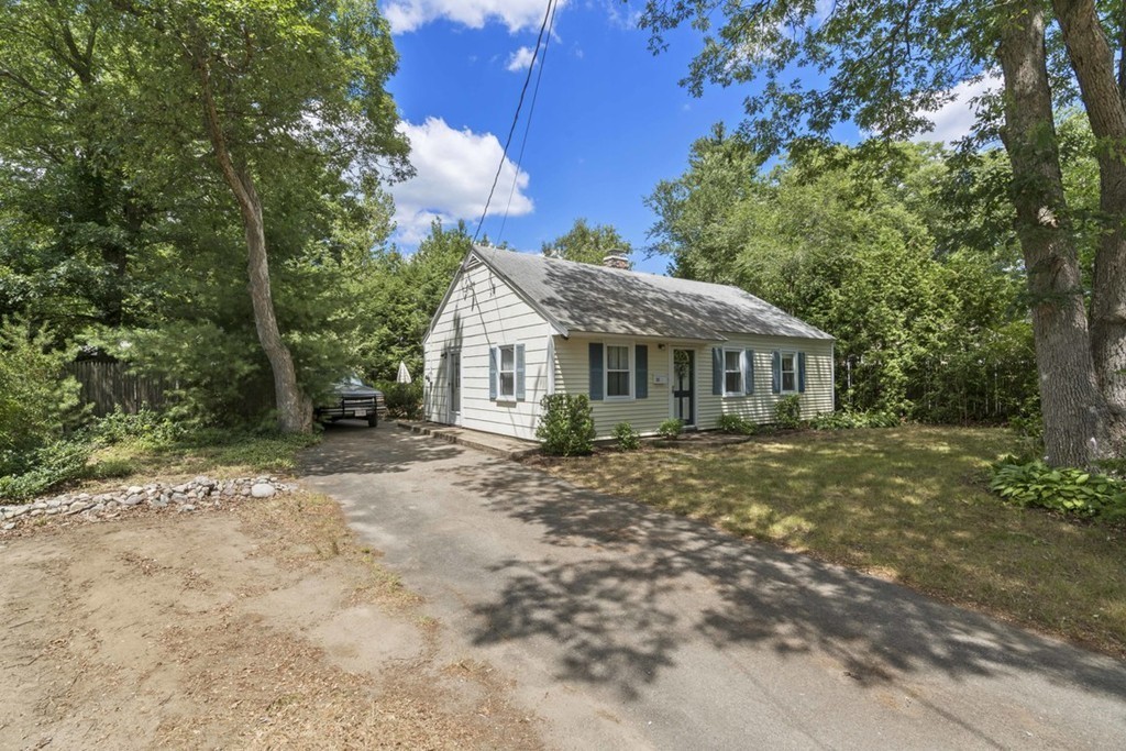 22 Wellesley Road Stoughton, MA 02072 - Photo 4 of 12 Gallery Image 4