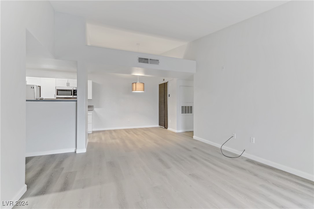 7885 West Flamingo Road, Unit 2117 Las Vegas, NV 89147 - Photo 3 of 19 Gallery Image 3