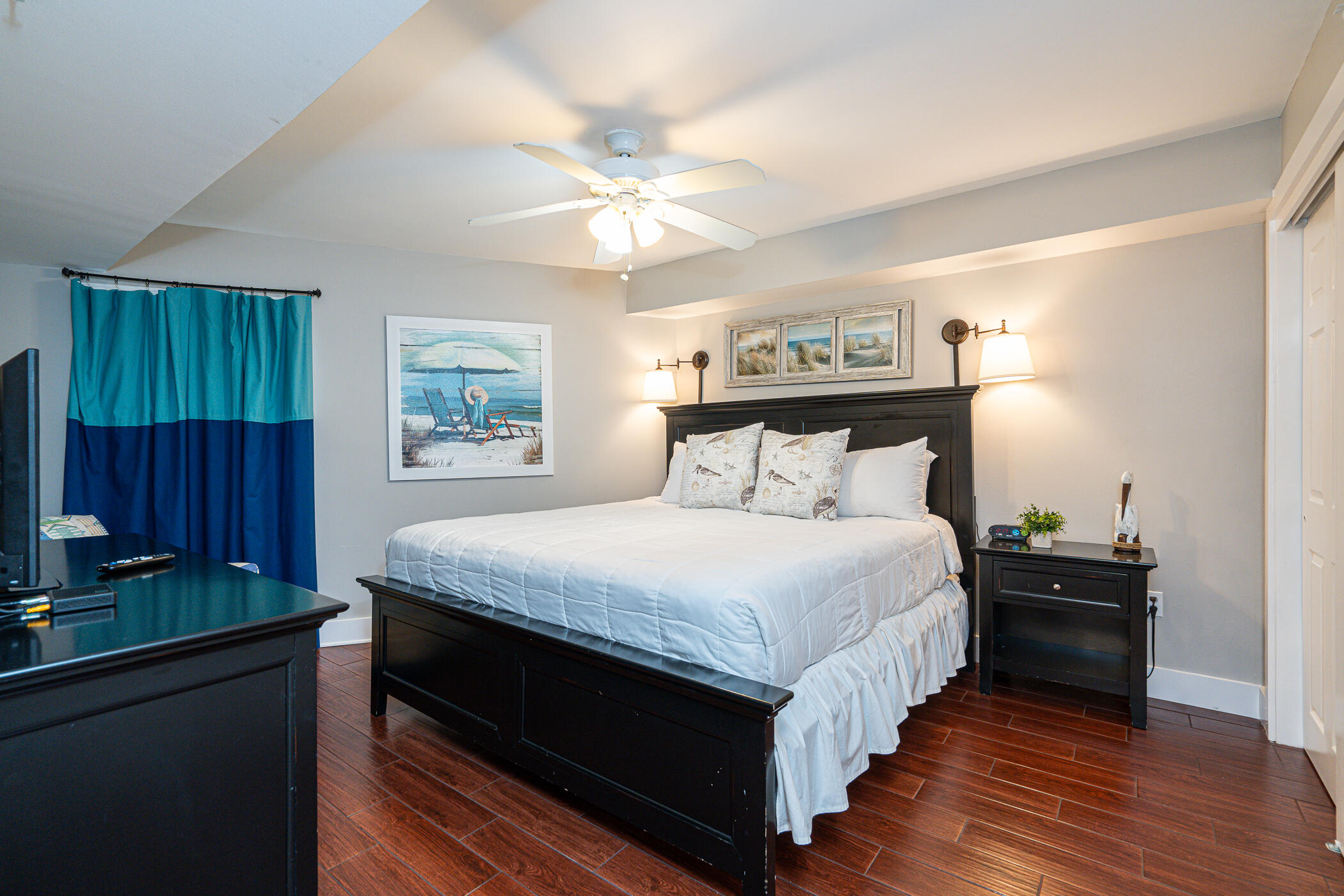 895 Santa Rosa Boulevard, Unit 308 Fort Walton Beach, FL 32548 - Photo 15 of 31 a bedroom with a bed and a night stand
