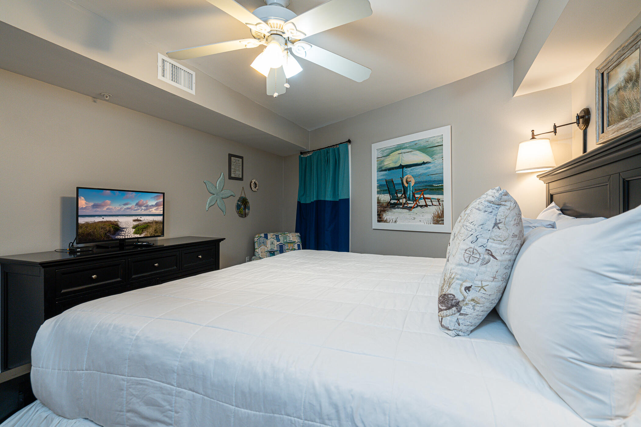 895 Santa Rosa Boulevard, Unit 308 Fort Walton Beach, FL 32548 - Photo 16 of 31 a bedroom with a large bed and a tv