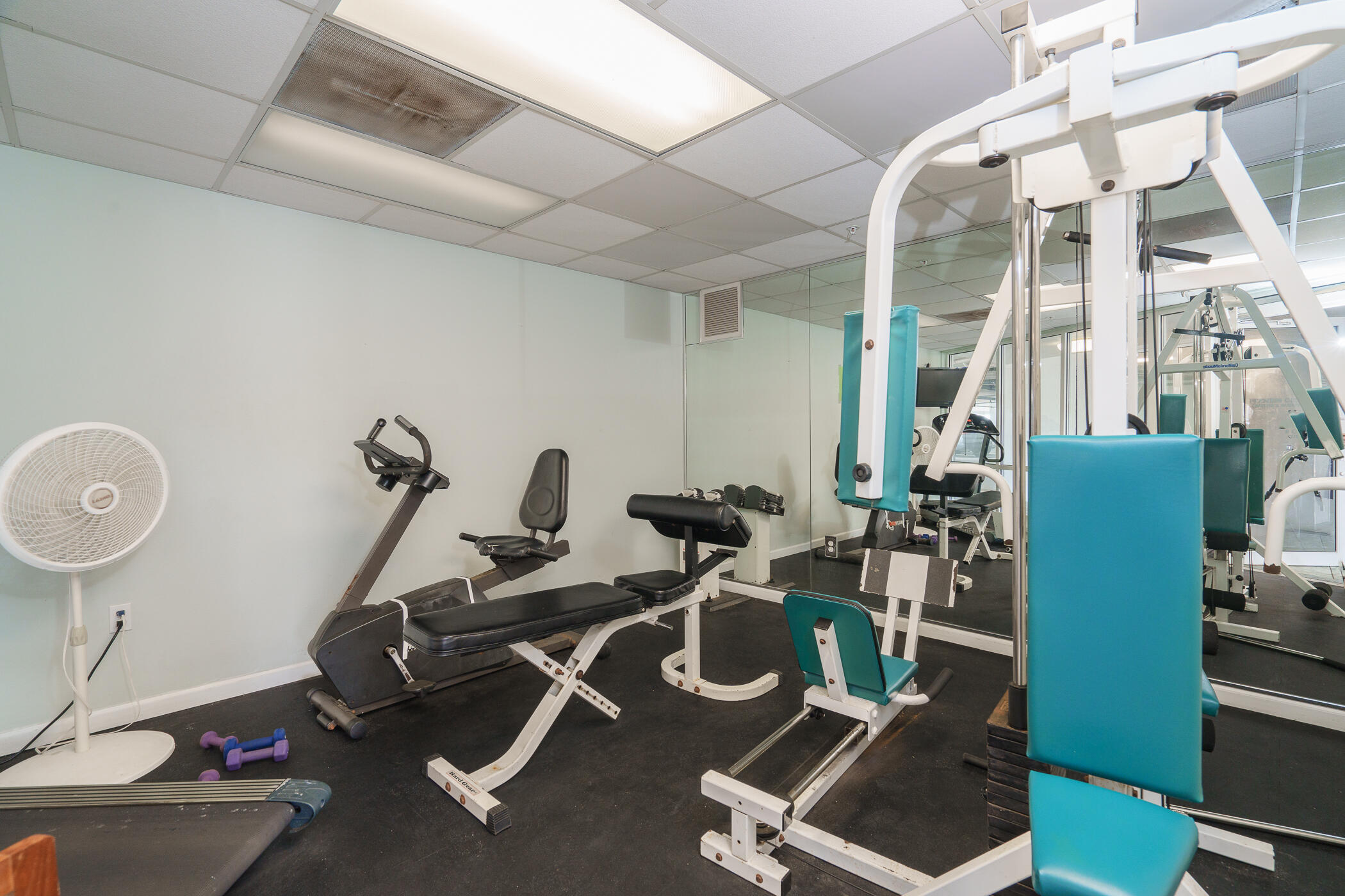 895 Santa Rosa Boulevard, Unit 308 Fort Walton Beach, FL 32548 - Photo 31 of 31 a room with gym equipment