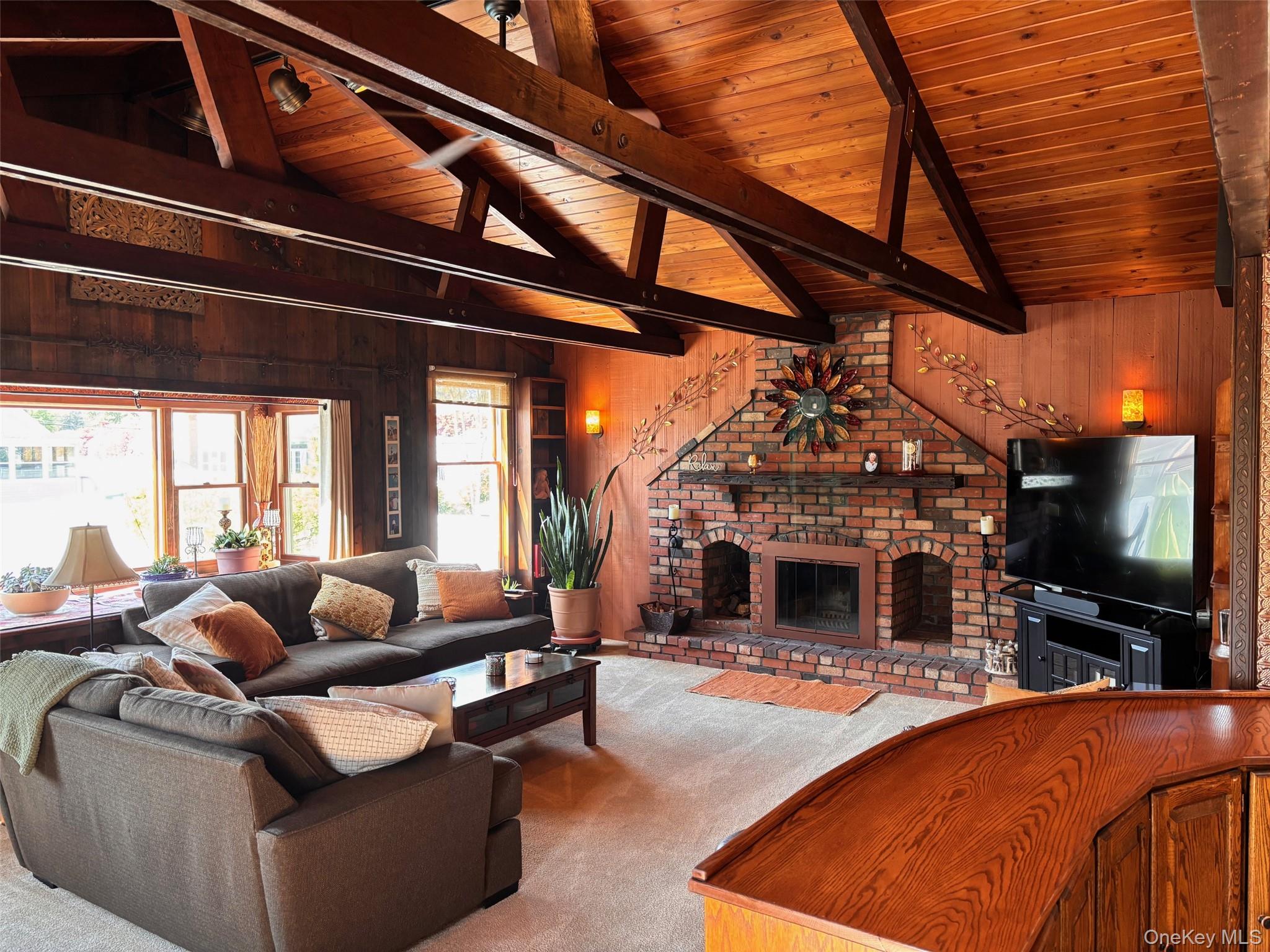 212 Matthews Road Oakdale, NY 11769 - Photo 10 of 38