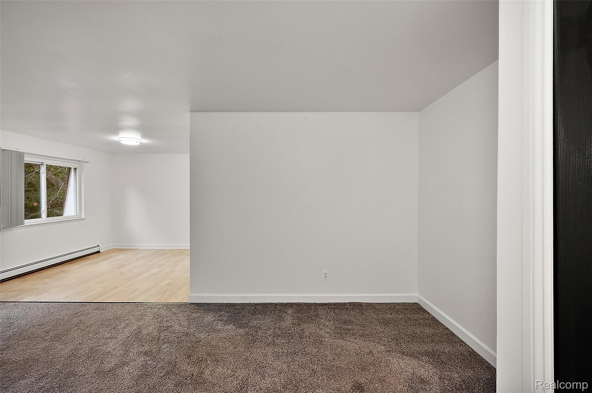 384 West Drahner Road, Unit C12 Oxford, MI 48371 - Photo 3 of 26 Living Room