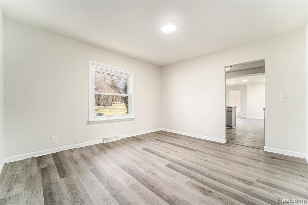 24614 Taft Road Novi, MI 48375 - Photo 8 of 28