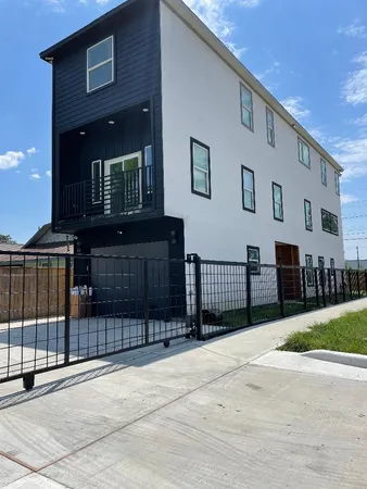 $4,190 | 201 East 37th Street, Houston, TX 77018