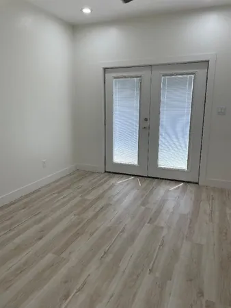 $4,190 | 201 East 37th Street, Houston, TX 77018