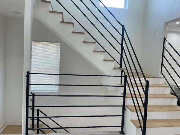 $4,190 | 201 East 37th Street, Houston, TX 77018